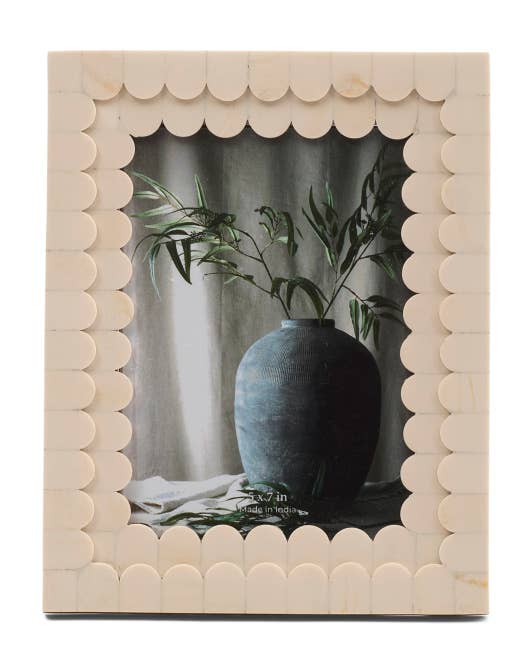 Ivory Scalloped Frame