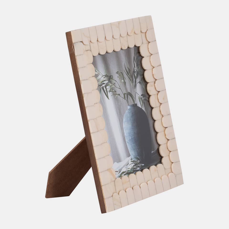 Ivory Scalloped Frame